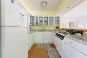 Cozy CottageSuper cute vacation rental - Just 1 block from beach access to Lake Michigan!
